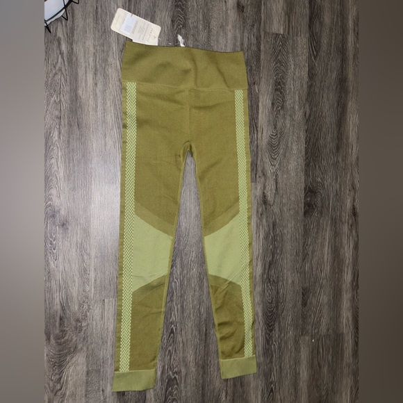 Fabletics olive green leggings - Picture 2 of 2